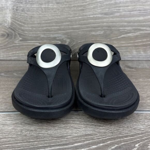 Crocs Sanrah Metallic Disc Women’s Size 7 Black Rubber Wedge Flip Flop Sandals - Picture 2 of 10